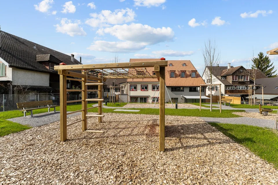 Das "Haus im Haus": 4,5-Zimmer-Wohnung mit Loggia und zusätzlichem Atelier ! A-1.1