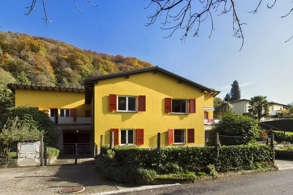 Mehrfamilienhaus mit drei separaten Wohnungen und Garten als Zweitwohnsitz