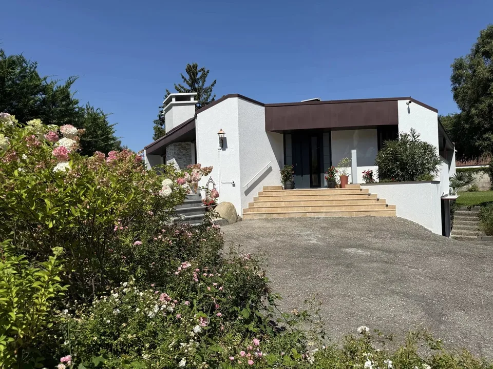 Luxus-Villa in Vessy mit Pool und Erweiterungspotenzial