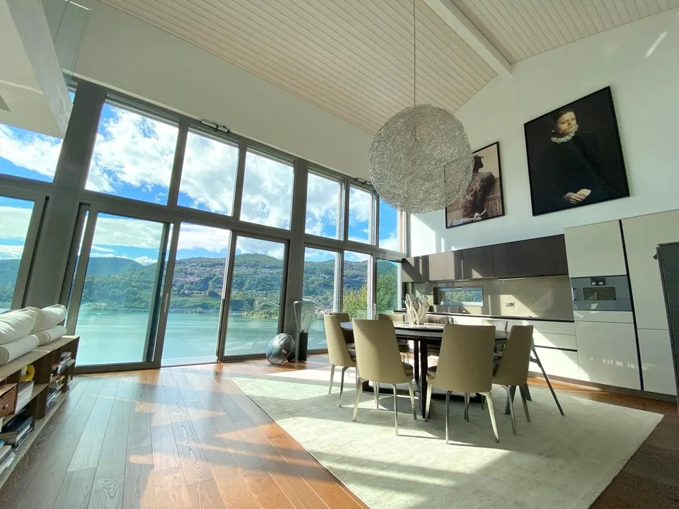 Lofty modern home with breathtaking lake views