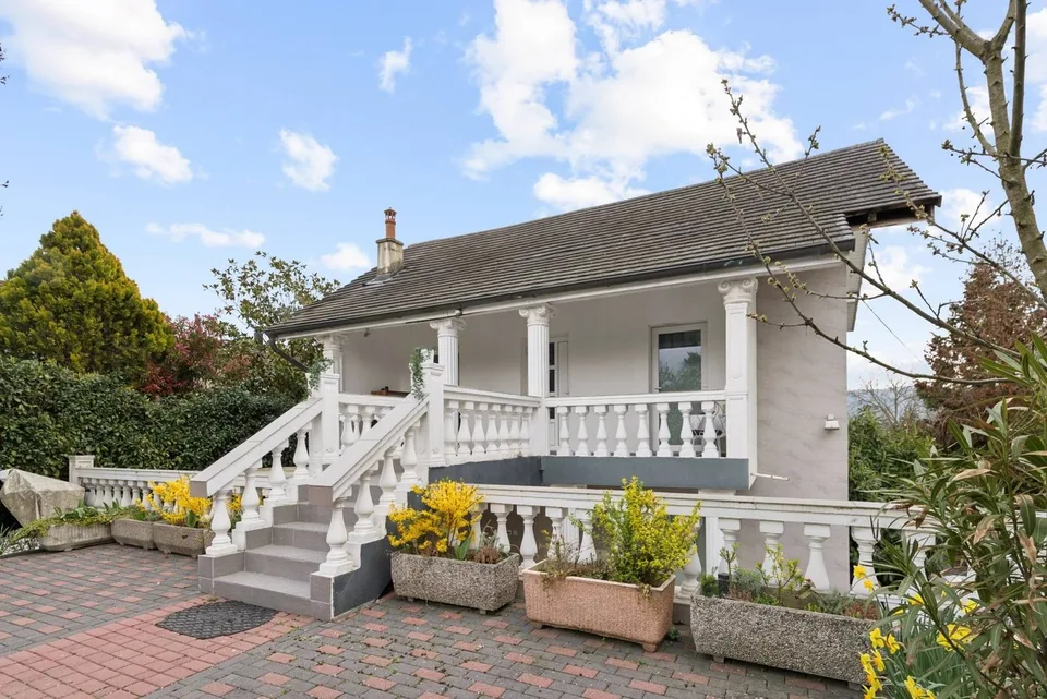 Rental property consisting of 5 apartments in Vernier