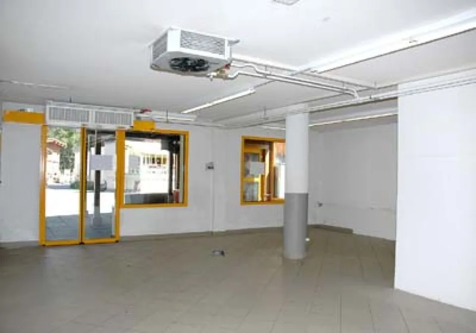 Geschäftslokal im Haus Pische - 262 m2
