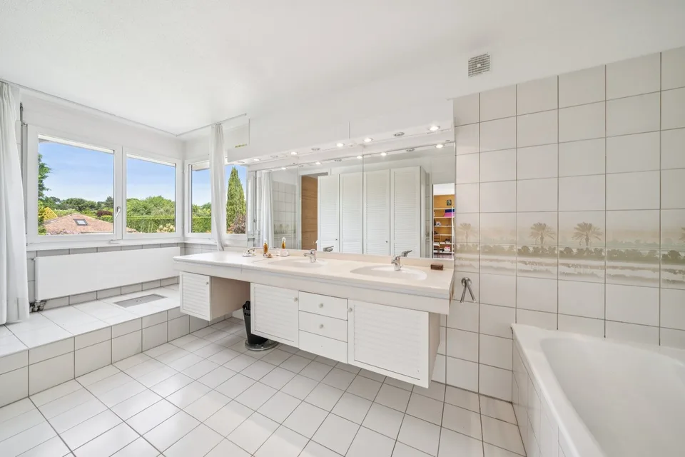 Prächtige Villa im Herzen eines 1500m2 großen Gartens🌿 – Foto 12 von 19
