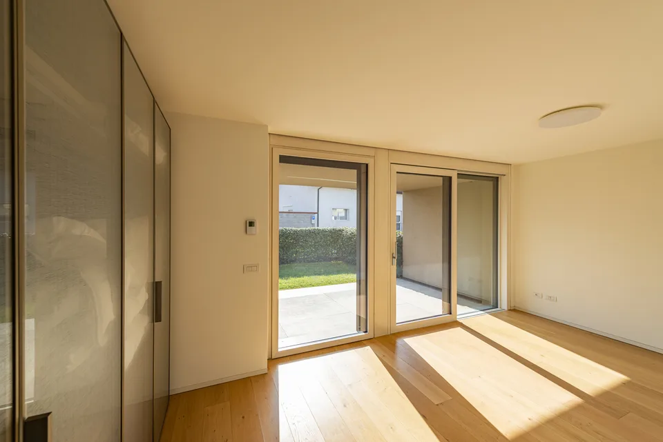 Appartamento ammobiliato con giardino privato al lago – Foto 9 von 13