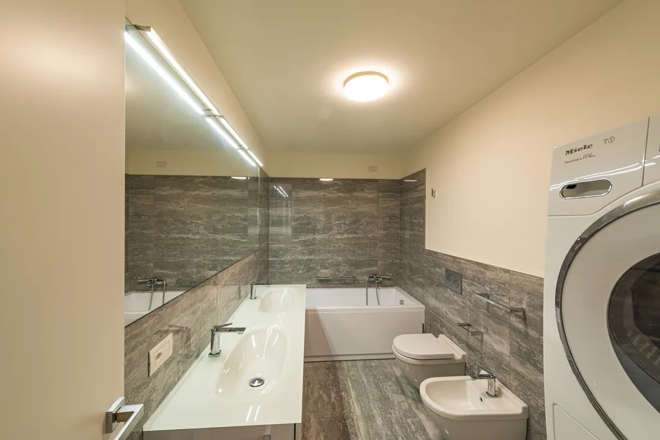 Appartamento ammobiliato con giardino privato al lago – Foto 11 von 13