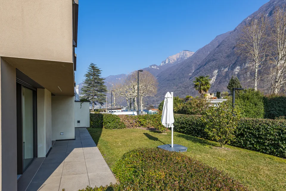 Appartamento ammobiliato con giardino privato al lago
