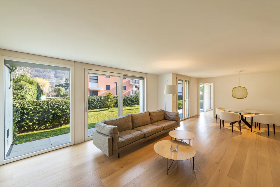 Appartamento ammobiliato con giardino privato al lago