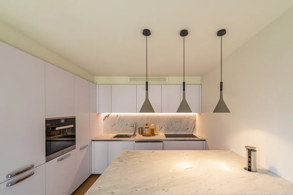 Appartamento ammobiliato con giardino privato al lago – Foto 6 von 13