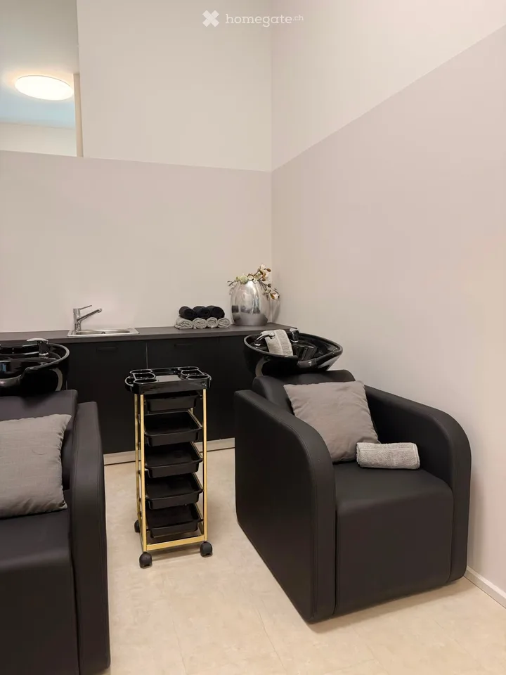 Salone di parrucchieri, cosmetici e studio di unghie a Glattpark (Opfikon)