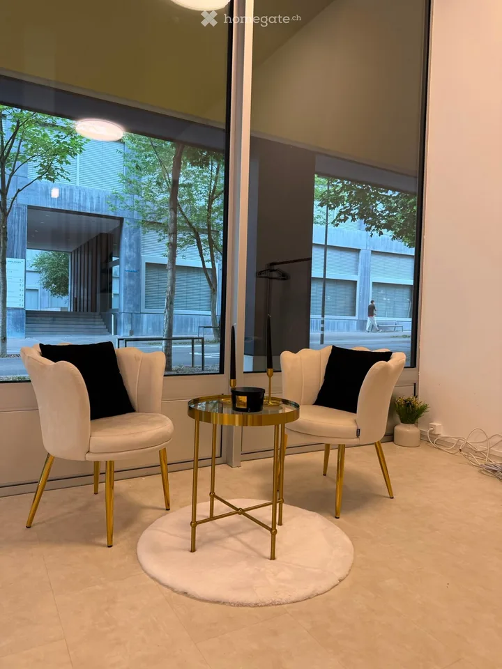 Salone di parrucchieri, cosmetici e studio di unghie a Glattpark (Opfikon)