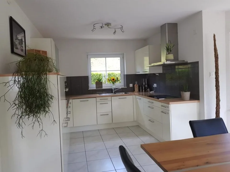 Appartement de jardin moderne et spacieux 3.5 pièces avec garage