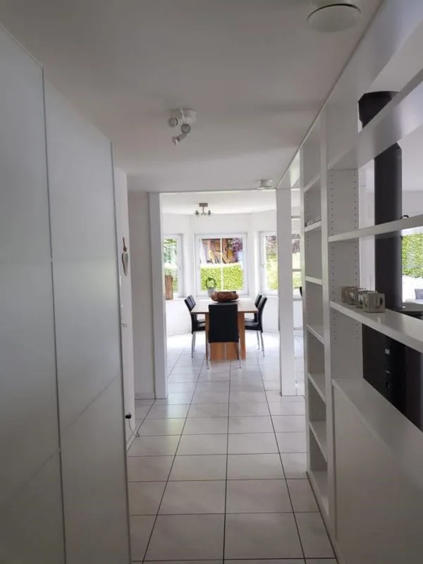 Appartement de jardin moderne et spacieux de 3,5 pièces avec garage