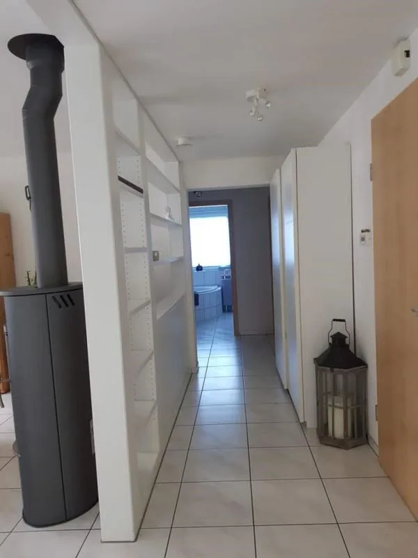 Appartement de jardin moderne et spacieux de 3,5 pièces avec garage