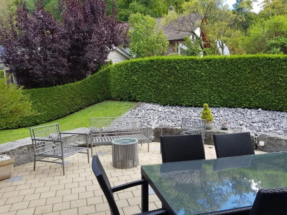 Appartement de jardin moderne et spacieux de 3,5 pièces avec garage
