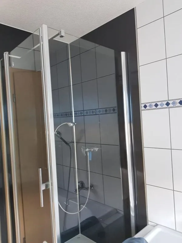 Appartement de jardin moderne et spacieux de 3,5 pièces avec garage