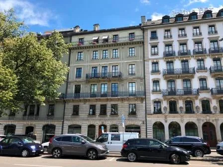 Büro von etwa 178m2, durchgehend und hell, im 1. Stock eines Charakter- und Nobelgebäudes im Herzen von Genf. – Foto 6 von 7