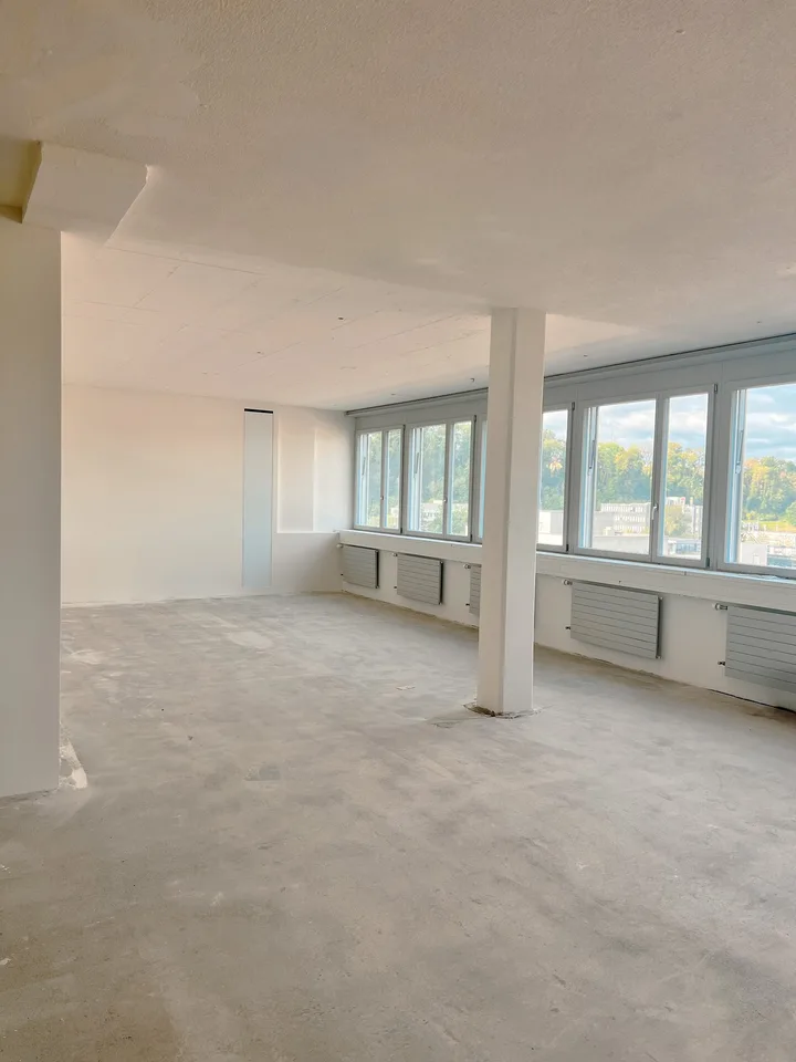 Ausblick über die Dächer von Kloten! Gestalten Sie mit - ausbaufähige Gewerbefläche nahe Flughafen
