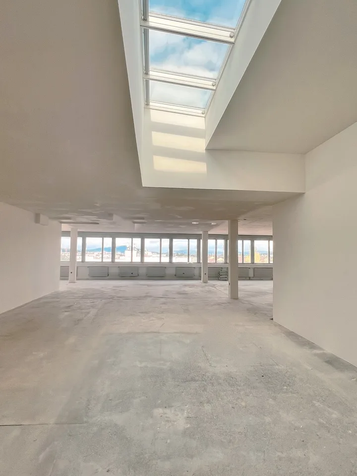 Ausblick über die Dächer von Kloten! Gestalten Sie mit - ausbaufähige Gewerbefläche nahe Flughafen
