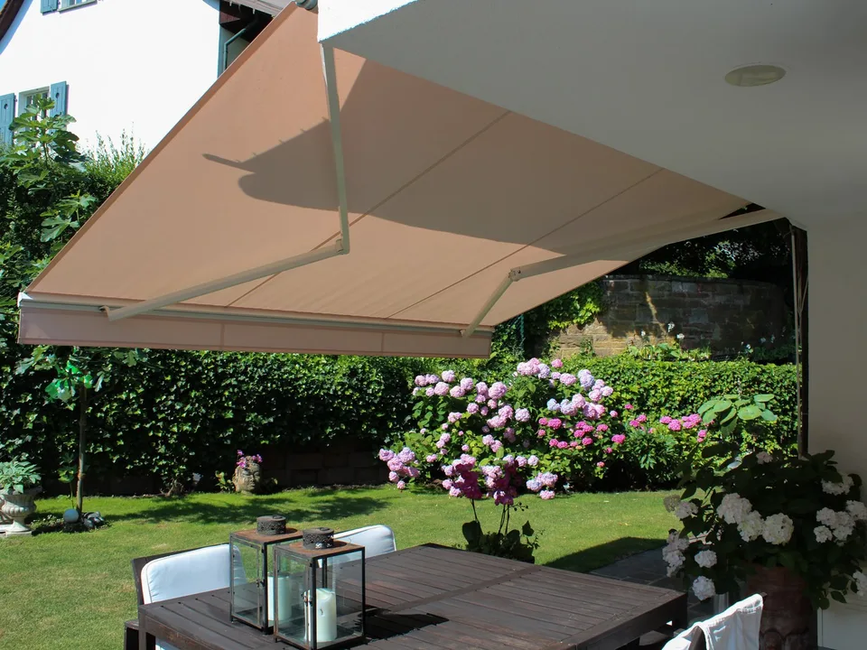 Exklusive 6.5-Zimmer-Landhausvilla mit Pool an bester Lage in Riehen