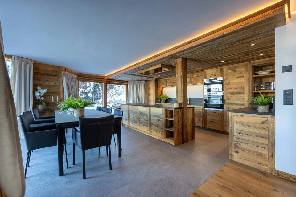 Affitto settimanale: Meraviglioso chalet in legno vecchio con vista spettacolare sulla valle