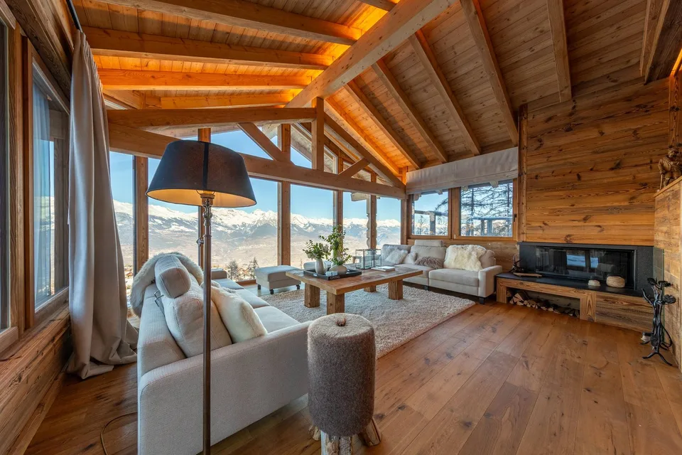 Affitto settimanale: Meraviglioso chalet in legno vecchio con vista spettacolare sulla valle