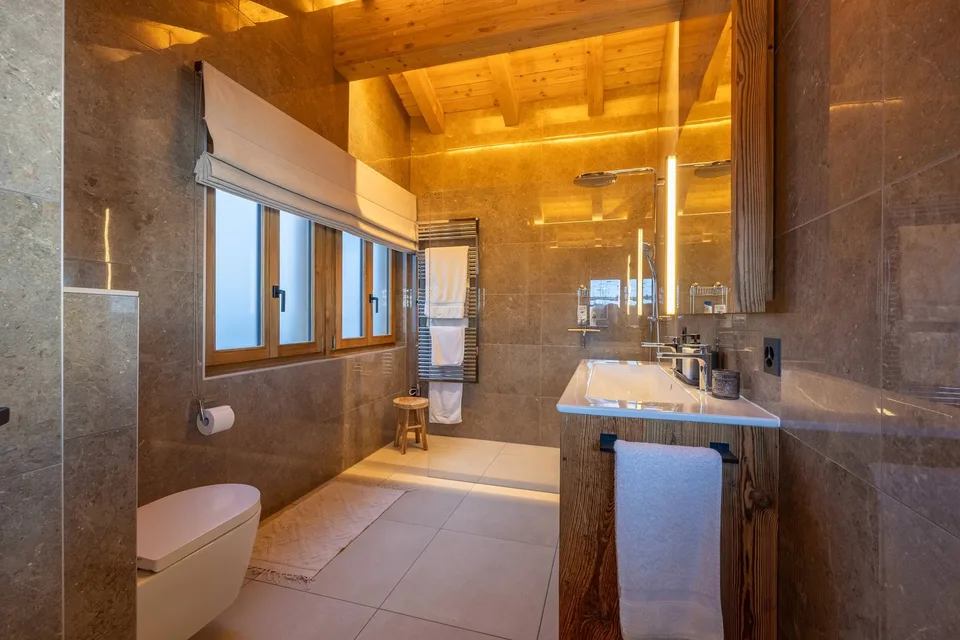 Mietwohnung für die Woche: Prächtiges Holzchalet mit spektakulärem Blick auf das Tal – Foto 17 von 19