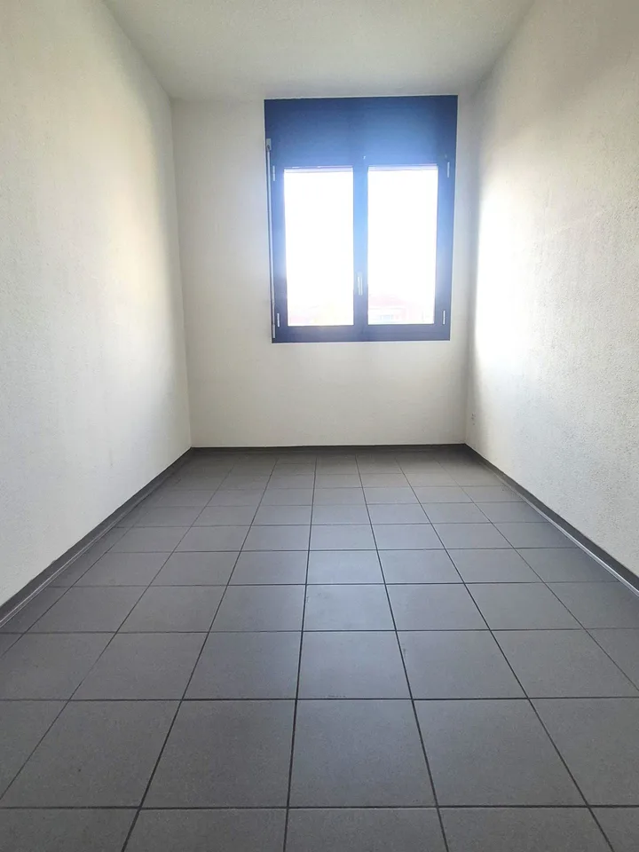 Appartement de 3.0 pièces avec balcon dans un quartier bien desservi