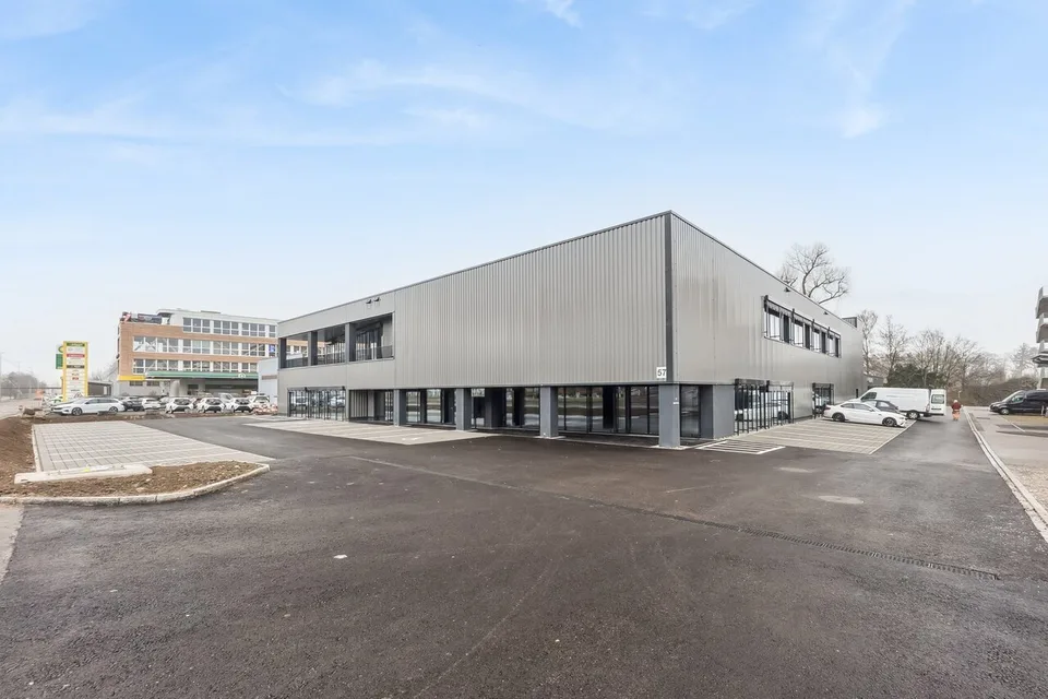 Vielseitige Gewerbefläche im Rohbau an hervorragend erschlossener Lage