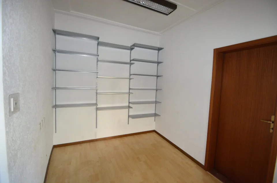 Espaces de bureau / de pratique dans la vieille ville de Murten – idéal pour le co-travail, les pop-up ou l'utilisation temporaire – photo 10 sur 13