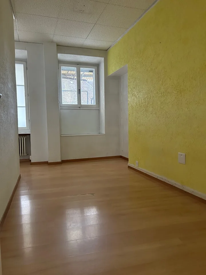 Espaces de bureau / de pratique dans la vieille ville de Murten – idéal pour le co-travail, les pop-up ou l'utilisation temporaire – photo 6 sur 13