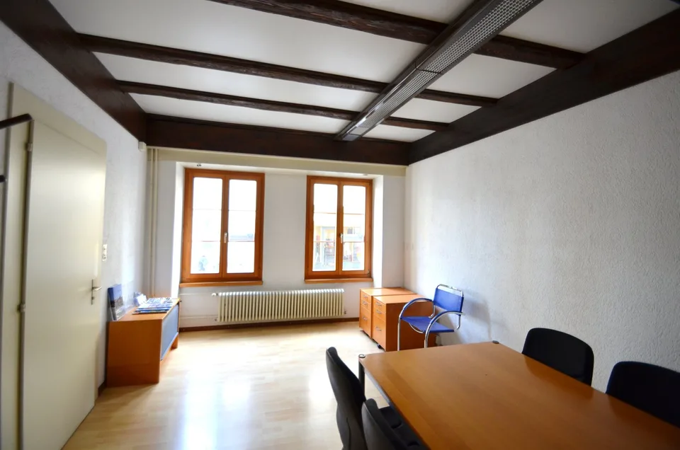 Espaces de bureau / de pratique dans la vieille ville de Murten – idéal pour le co-travail, les pop-up ou l'utilisation temporaire – photo 9 sur 13