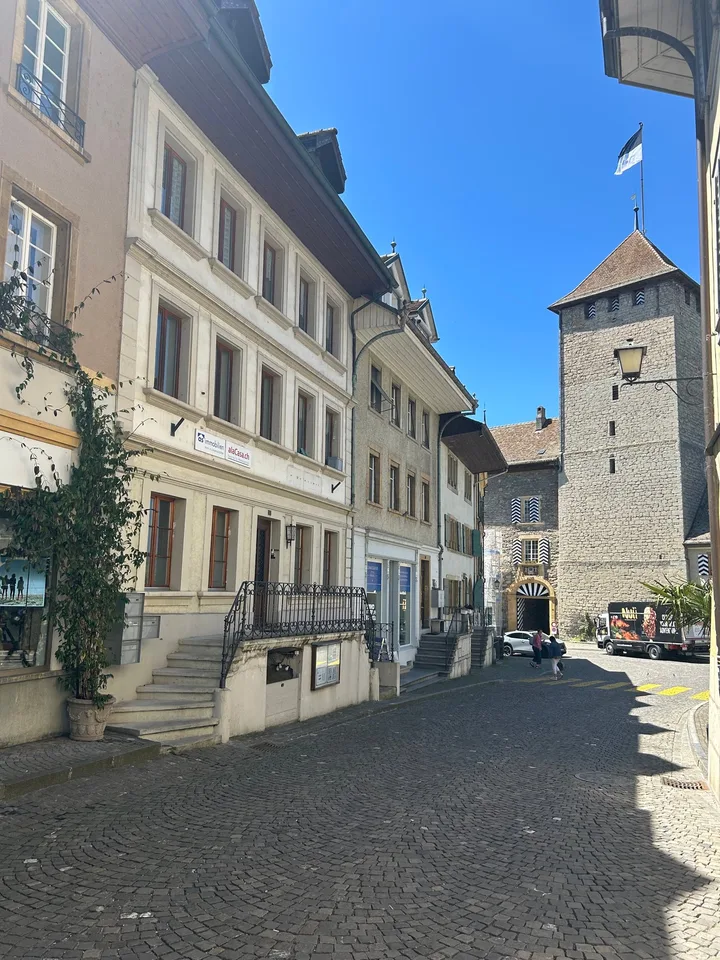 Büro-/Praxisflächen in der Altstadt Murten – ideal für Co-Working, Pop-Ups oder temporäre Nutzung