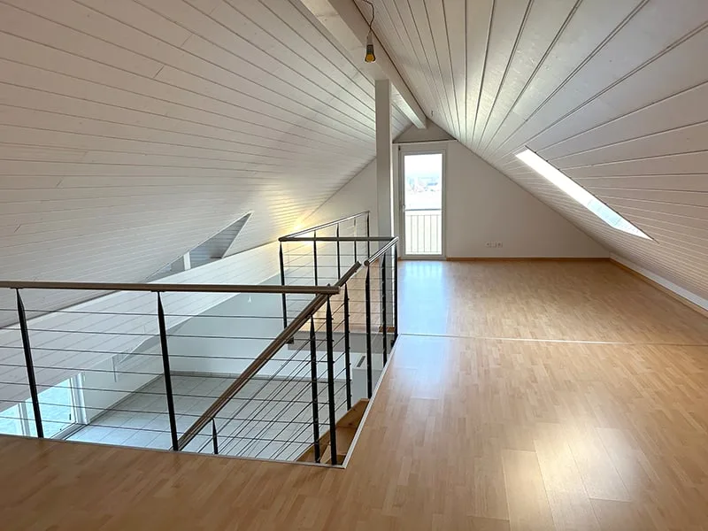 Moderne 3.5-Zimmer-Dachwohnung mit Balkon in Fulenbach