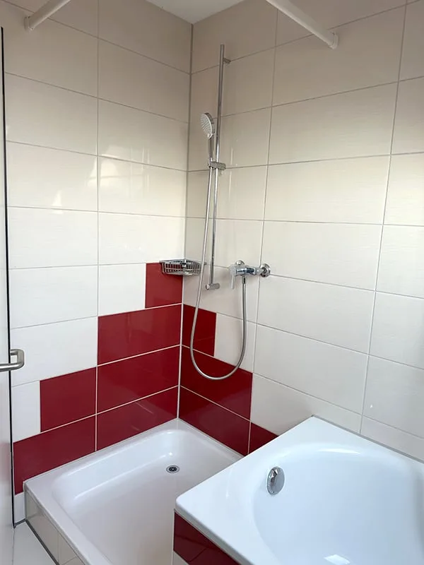 Moderne 3.5-Zimmer-Dachwohnung mit Balkon in Fulenbach