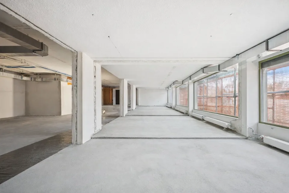 Repräsentative Gewerbefläche mit grossen Schaufenstern