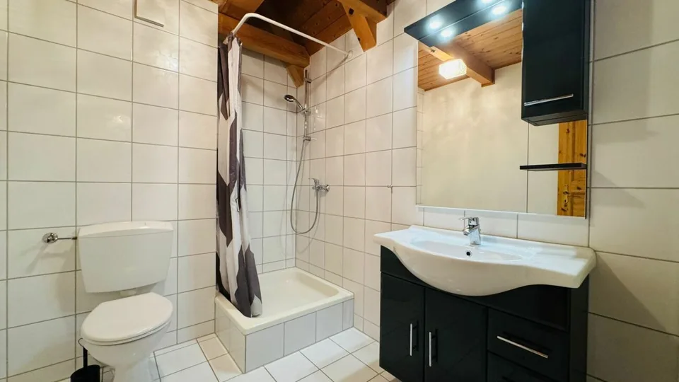 Helle 3.5-Zimmer Maisonette Wohnung auf zwei Etagen mit 2 Bädern und Parkplatz
