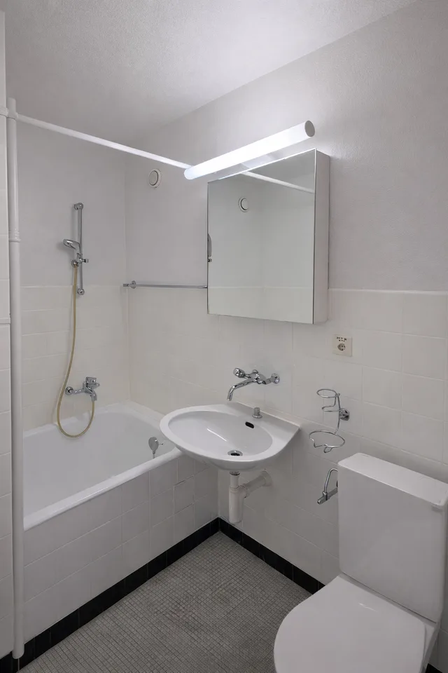 Zweieinhalb-Zimmer-Wohnung in La Chaux-de-Fonds – komplett renoviert und hell! – Foto 7 von 7