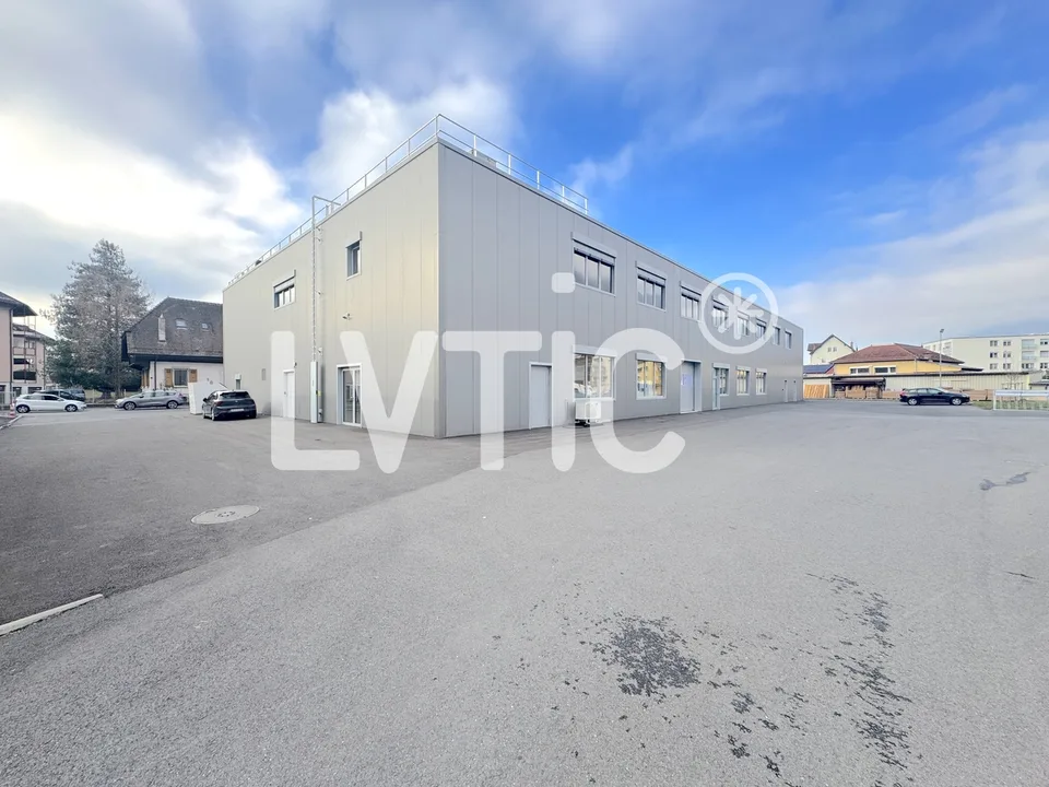 Locaux, bureaux de 565 m2 à louer à Villeneuve