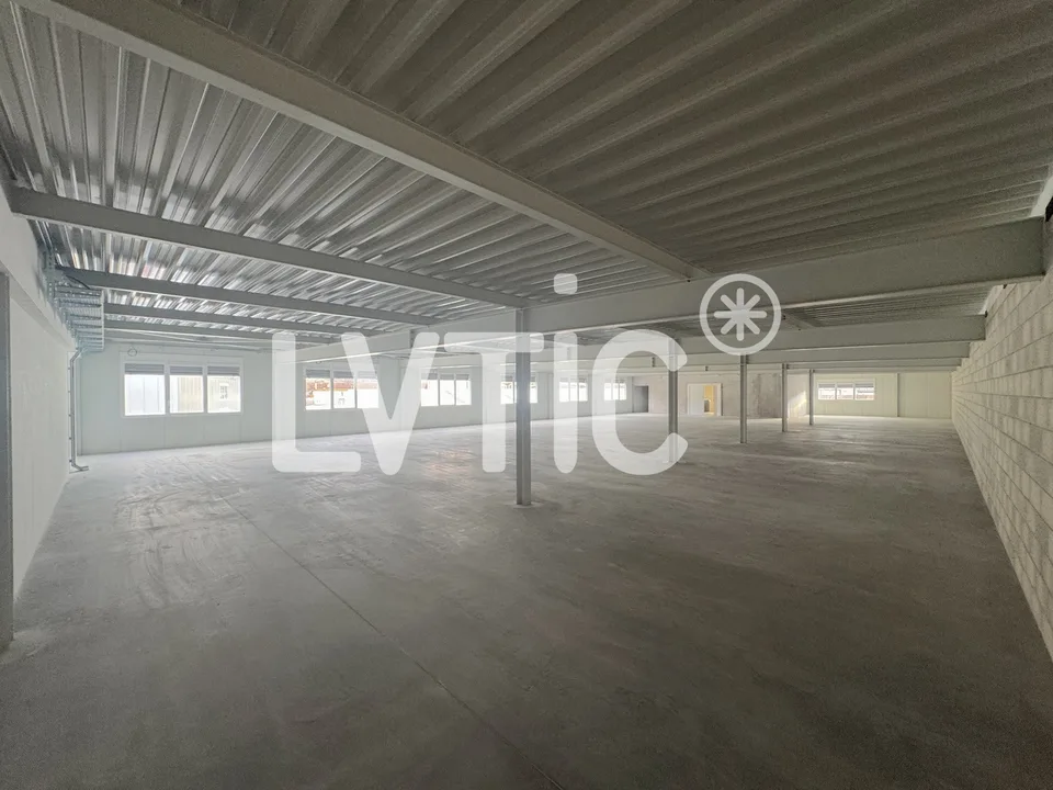 Büroflächen, 565 m2 zu vermieten in Villeneuve