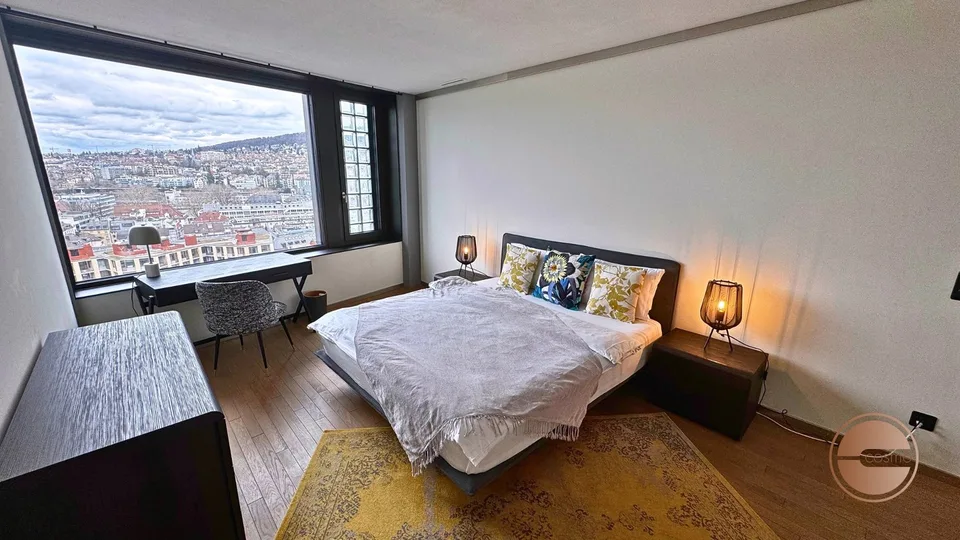LUXURIÖSES WOHNEN ÜBER DEN DÄCHERN ZÜRICHS /  LUXURIOUS LIVING ABOVE THE ROOFS OF ZURICH