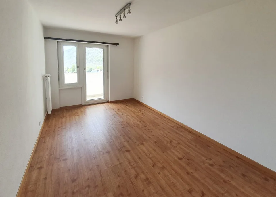 Appartamento moderno di 4,5 locali con vista sulla montagna a Brig-Glis