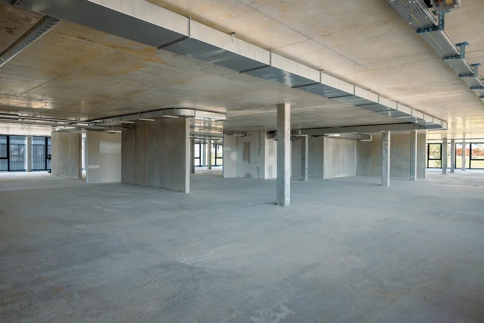 BAIL FLEXIBLE - Atelier 200 m2  avec monte-charge - Accès camion