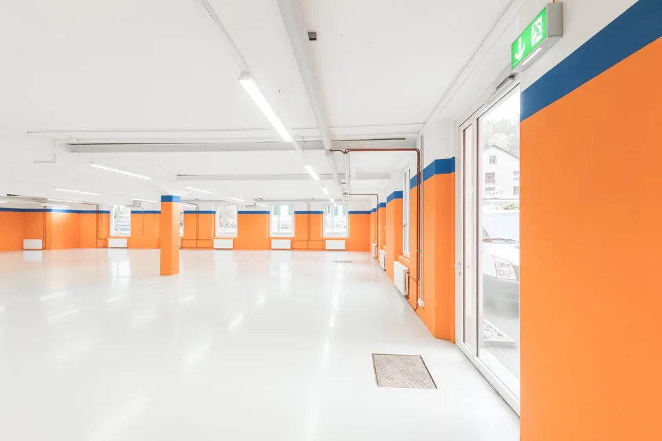 Immeuble commercial à Aathal-Seegräben