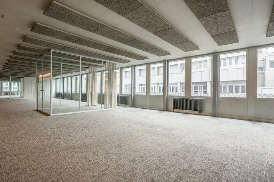 Bürofläche - neuwertig - zentral - genügend Parkplätze