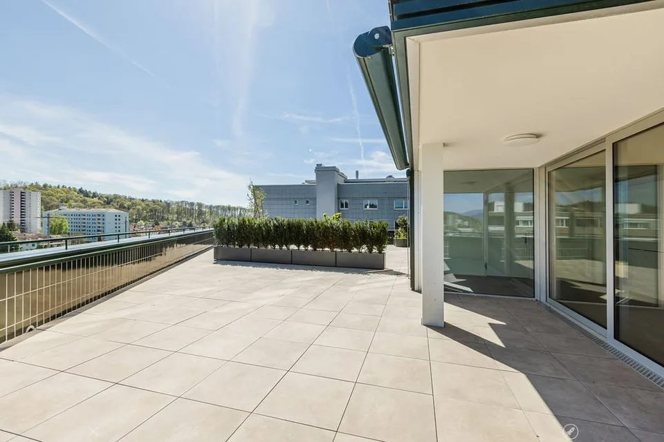 EINZIGARTIGES ÖKOLOGISCHES WOHNERLEBNIS - 5.5 Zimmerwohnung mit grossem Terrassensitzplatz