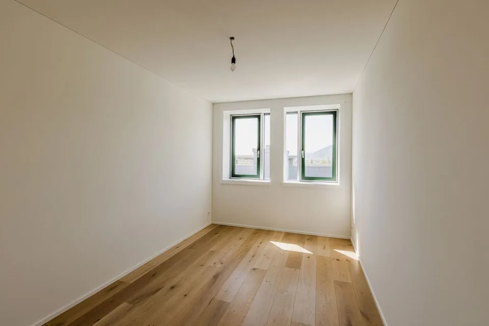 EINZIGARTIGES ÖKOLOGISCHES WOHNERLEBNIS - 5.5 Zimmerwohnung mit grossem Terrassensitzplatz – Foto 10 von 11