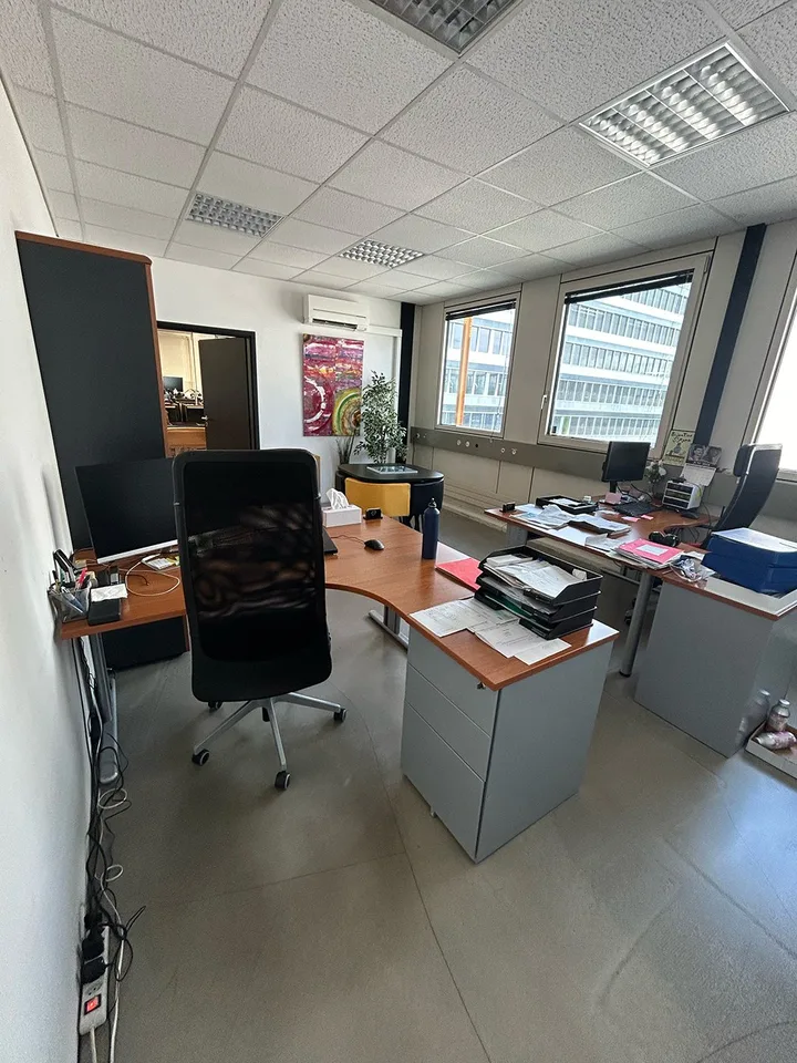 234m2 Workshop im 1. Stock des CTN 18 in Plan-les-Ouates. Vollständig renoviert