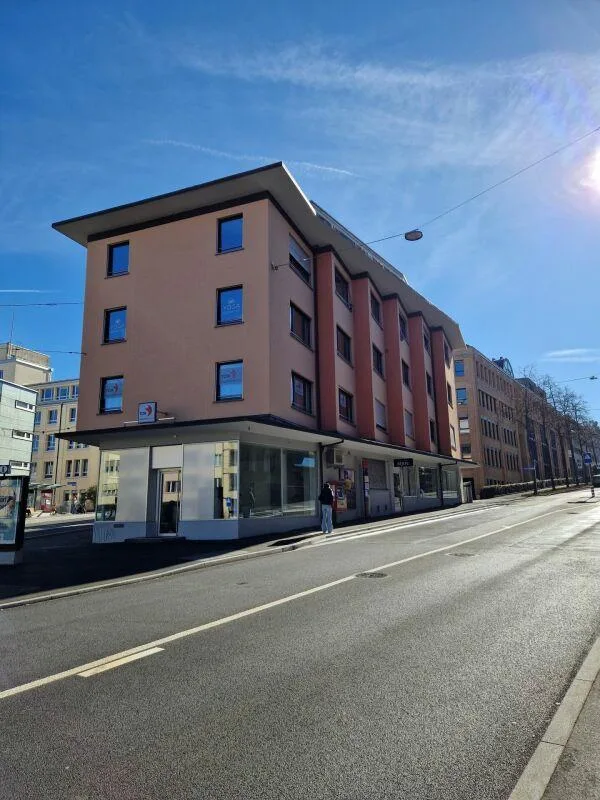 Zentralgelegene Büro- / Praxisräumlichkeiten suchen neue Mieter
