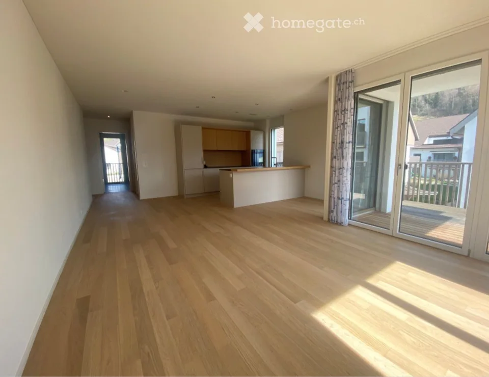 Appartamento nuovo di 3,5 locali luminoso con balcone a Zell ZH