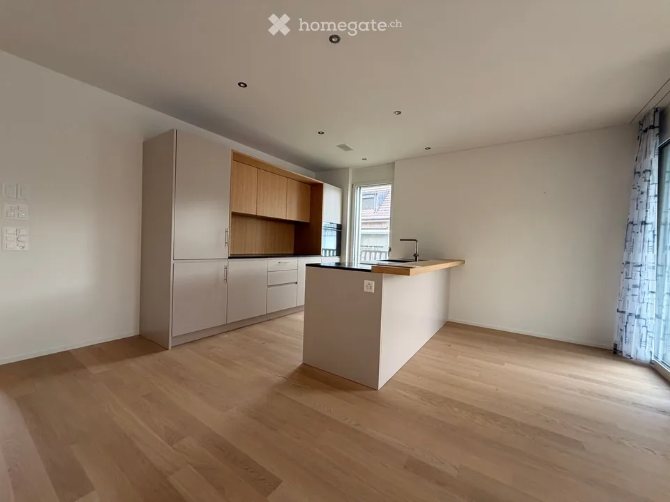 Appartamento nuovo di 3,5 locali luminoso con balcone a Zell ZH